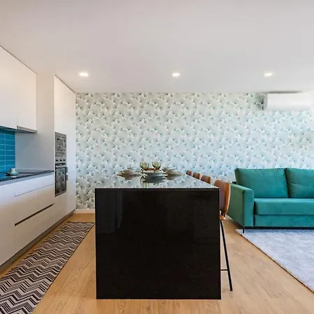 Sunny Vibes & Balcony With Pool Эшпинью