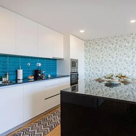 Sunny Vibes & Balcony With Pool Апартаменты