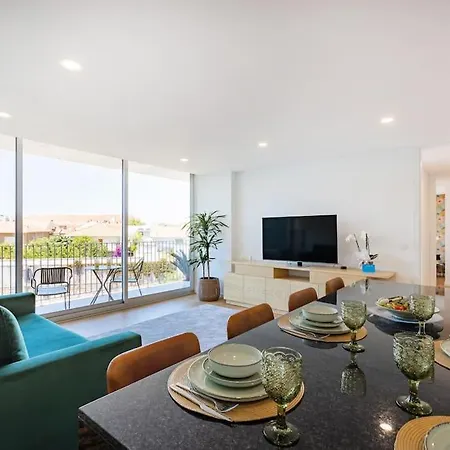 Sunny Vibes & Balcony With Pool Апартаменты *