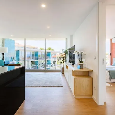 Апартаменты Sunny Vibes & Balcony With Pool