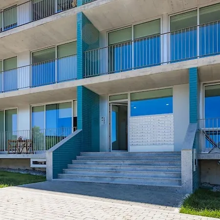 Апартаменты Sunny Vibes & Balcony With Pool Эшпинью