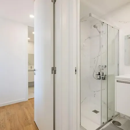 Sunny Vibes & Balcony With Pool Апартаменты *