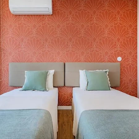 Апартаменты Sunny Vibes & Balcony With Pool Эшпинью