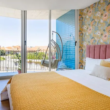 Апартаменты Sunny Vibes & Balcony With Pool Эшпинью