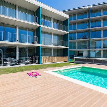 Sunny Vibes & Balcony With Pool Апартаменты Эшпинью