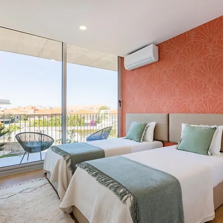 Sunny Vibes & Balcony With Pool Апартаменты