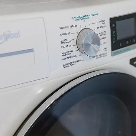 Sunny Vibes & Balcony With Pool * Эшпинью