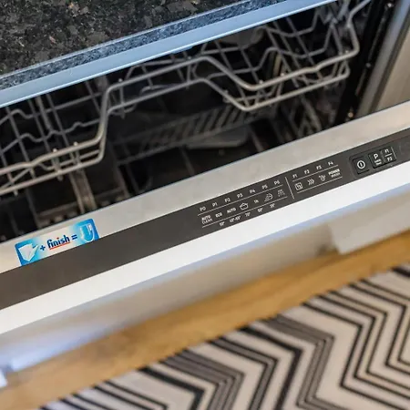 Апартаменты Sunny Vibes & Balcony With Pool Эшпинью