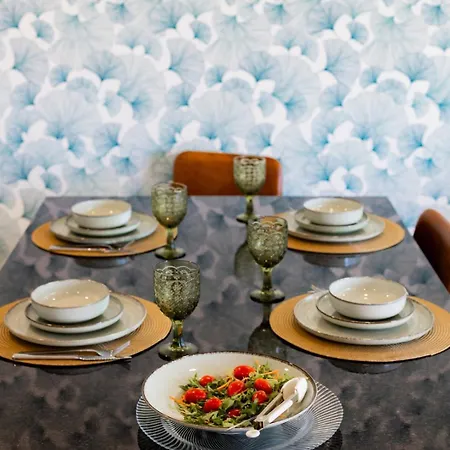 Sunny Vibes & Balcony With Pool * Эшпинью