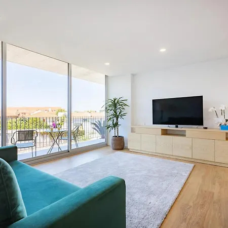 Sunny Vibes & Balcony With Pool * אספיניו