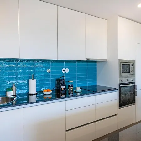 Sunny Vibes & Balcony With Pool דירה *