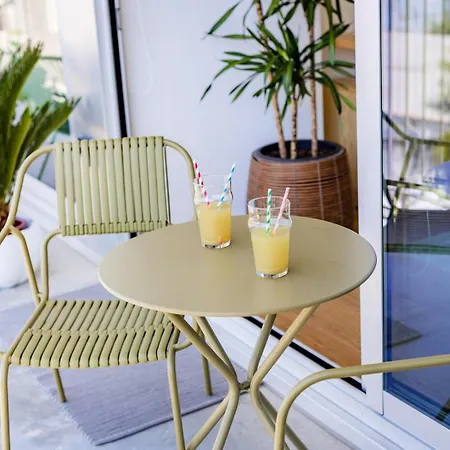 Sunny Vibes & Balcony With Pool Апартаменты Эшпинью