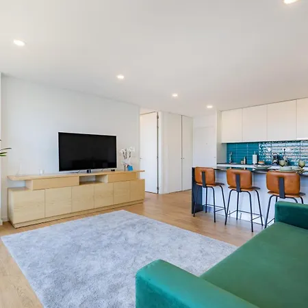 Sunny Vibes & Balcony With Pool אספיניו