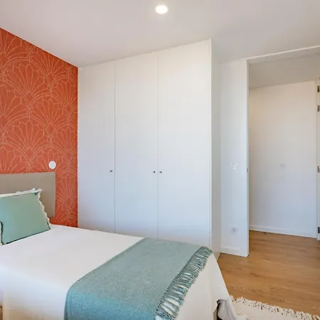 Sunny Vibes & Balcony With Pool