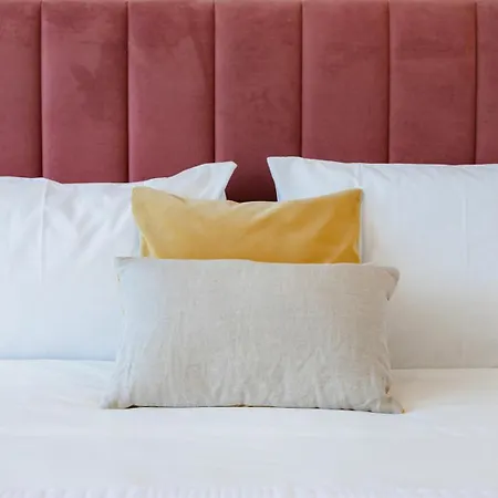 Sunny Vibes & Balcony With Pool * Эшпинью