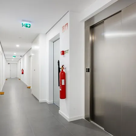 Sunny Vibes & Balcony With Pool דירה *