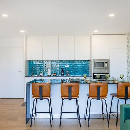 Sunny Vibes & Balcony With Pool * אספיניו