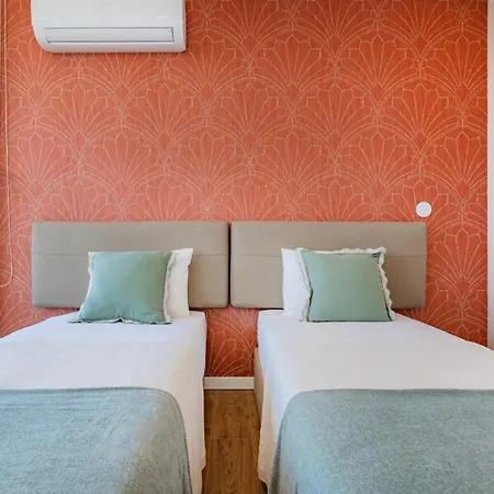 Sunny Vibes & Balcony With Pool דירה