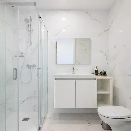 Sunny Vibes & Balcony With Pool Апартаменты Эшпинью