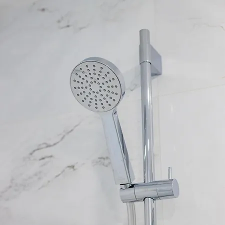 Sunny Vibes & Balcony With Pool דירה *