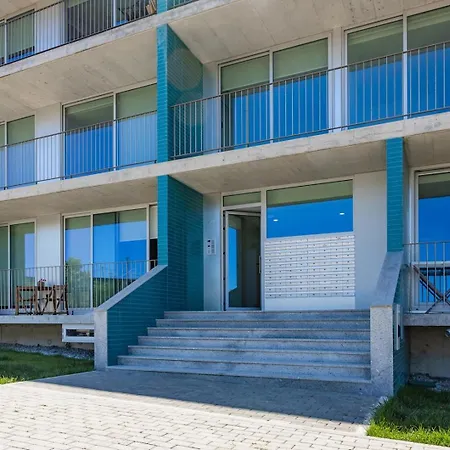 Sunny Vibes & Balcony With Pool דירה