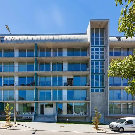 Апартаменты Sunny Vibes & Balcony With Pool Эшпинью