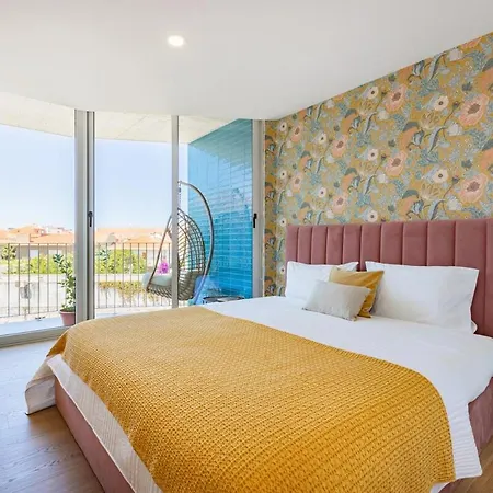 Sunny Vibes & Balcony With Pool Espinho