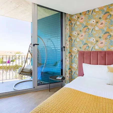 Sunny Vibes & Balcony With Pool Apartman