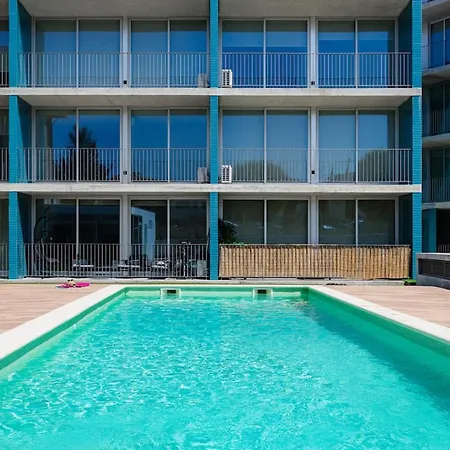 Sunny Vibes & Balcony With Pool Apartamento