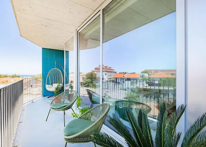 Sunny Vibes & Balcony With Pool