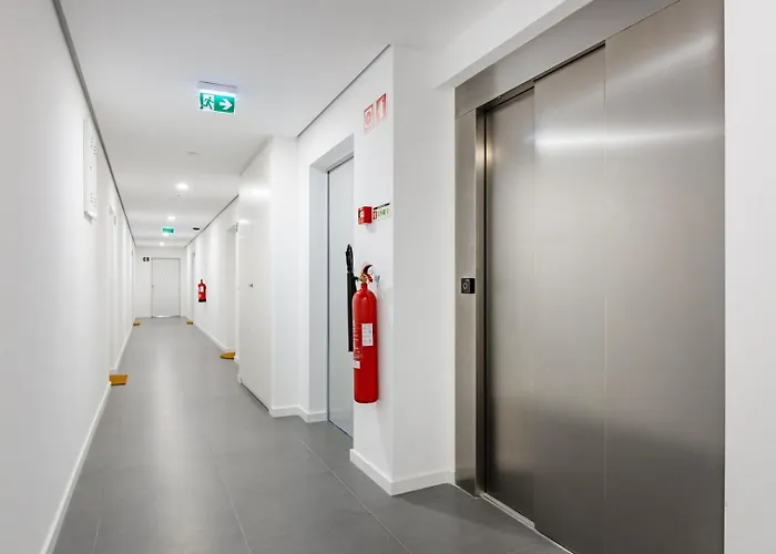 Sunny Vibes & Balcony With Pool Apartment *