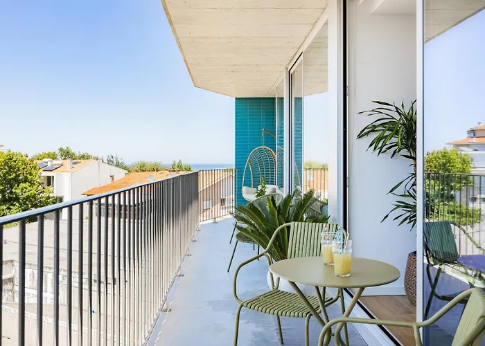 Sunny Vibes & Balcony With Pool Apartment *