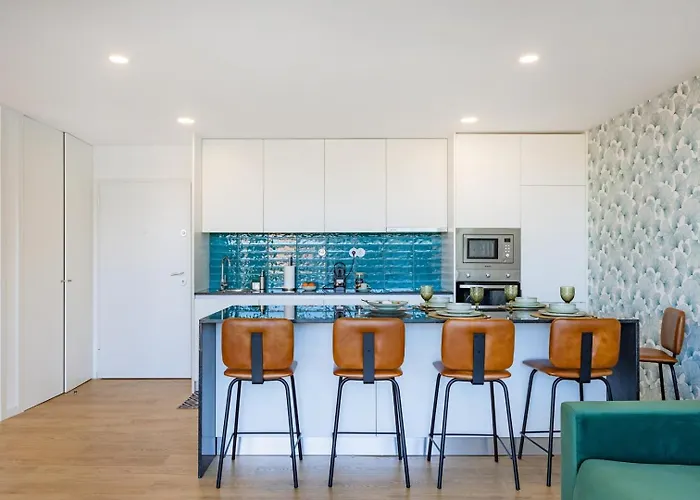 Sunny Vibes & Balcony With Pool * Espinho (Aveiro)