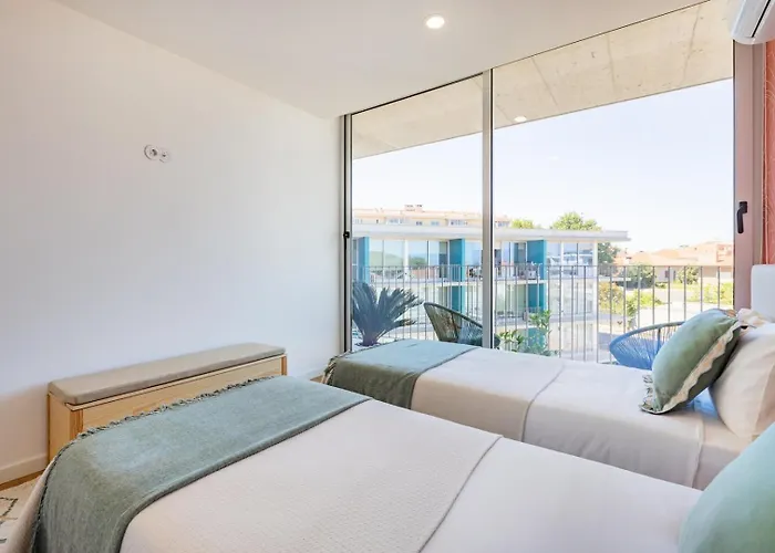 Sunny Vibes & Balcony With Pool *