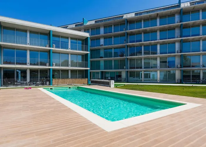 Sunny Vibes & Balcony With Pool *